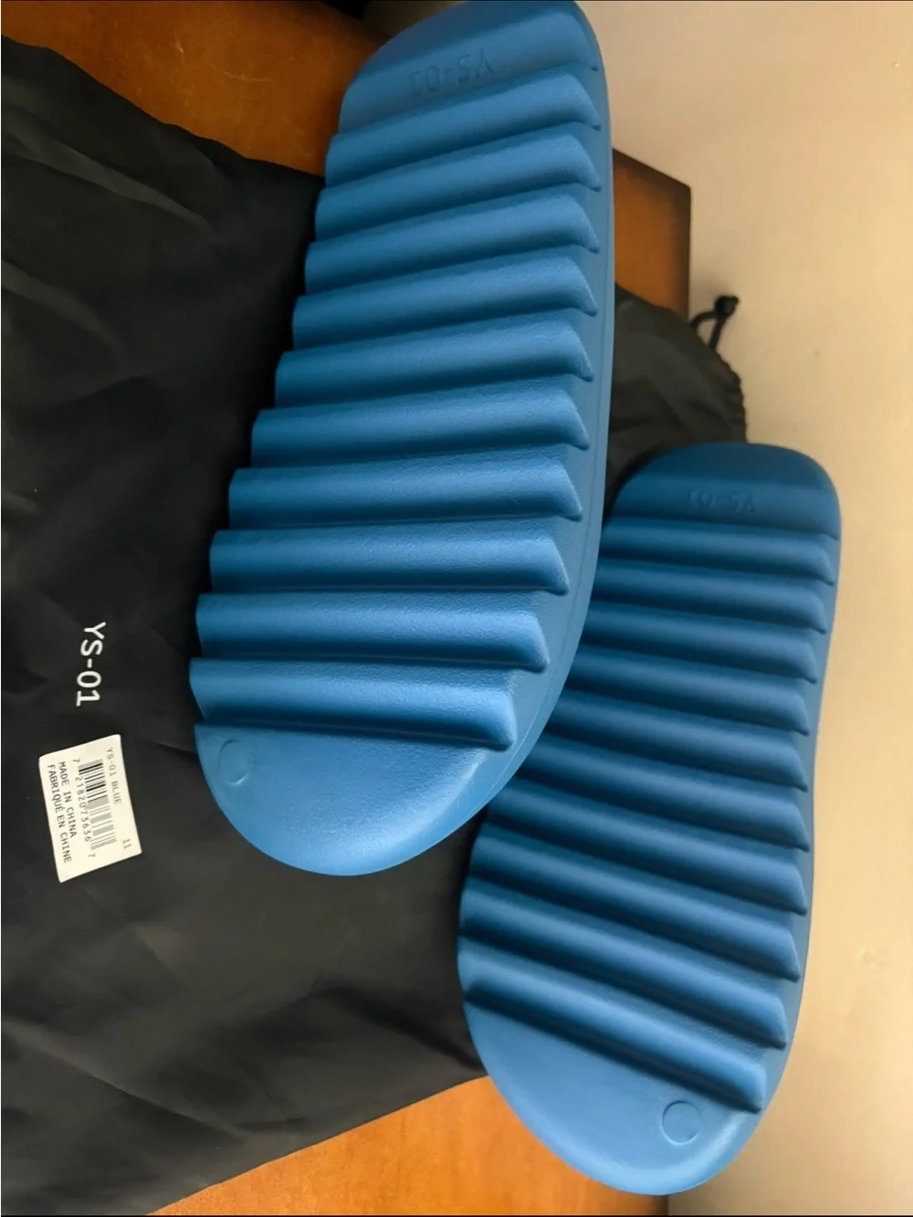 Yeezy Blue Slide Sandals brand new w/ bag